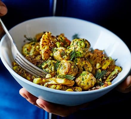 Куриные фрикадельки с киноа и цветной капустой карри
