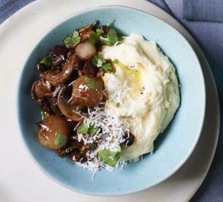 Mushroom stifado
