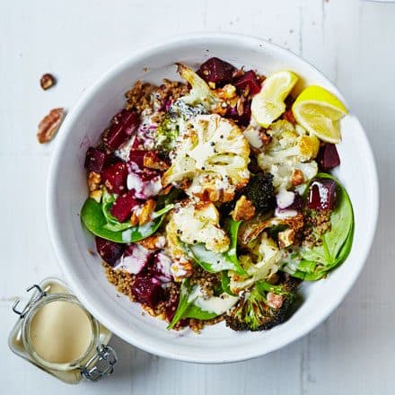 Боул с запечённой цветной капустой, брокколи и тахини-хумусом