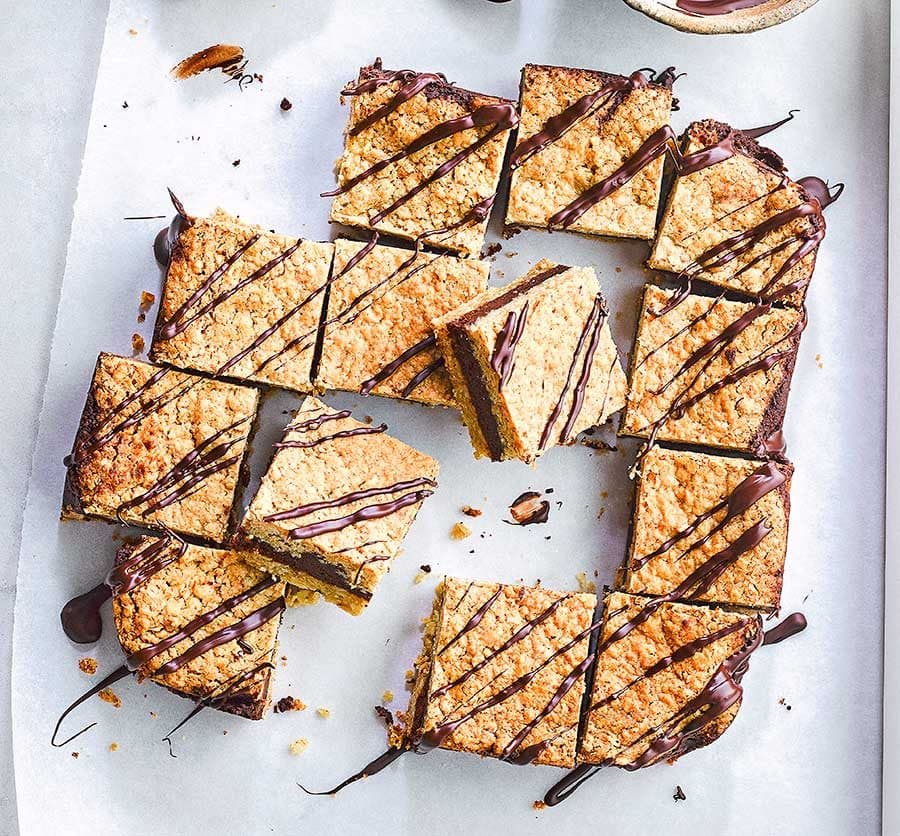 Chocolate-stuffed flapjack bars