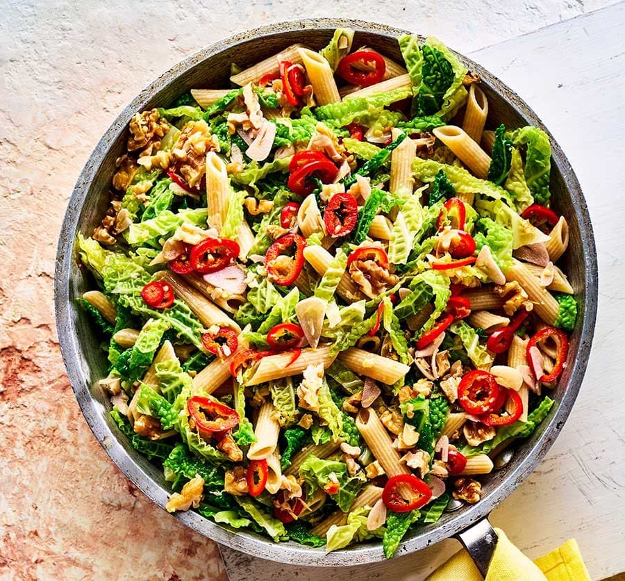 Пенне с капустой и грецкими орехами
