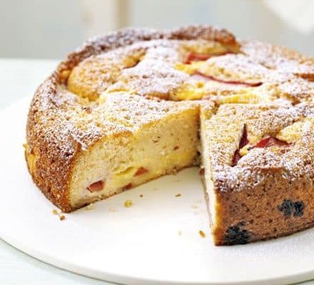 Торт с ревенём и заварным кремом