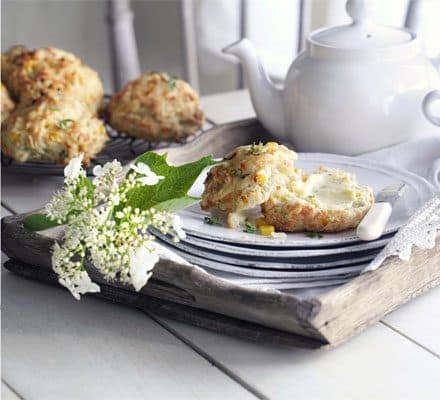 Пиріжки з чеддером та солодкою кукурудзою