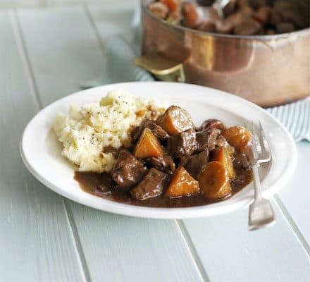 Тушеная говядина с гуинесом и морковью