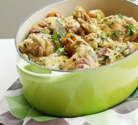 Тушёное куриное мясо с беконом в одной кастрюле
