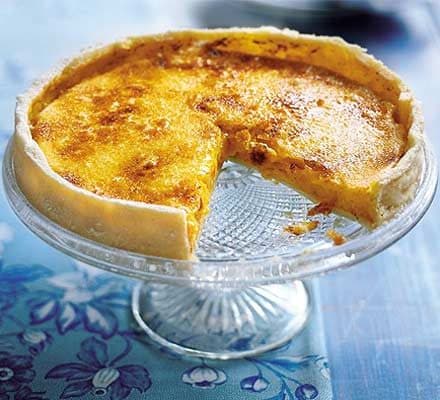 Тарт с карамелизированным маракуйей и лаймом