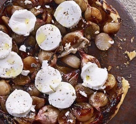Shallot tarte tatin with goat's cheese