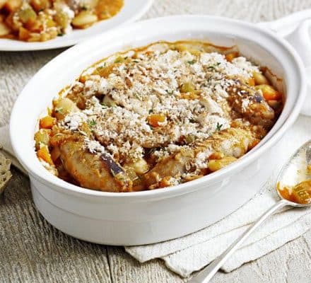 Запіканка з ковбасками і білими бобами