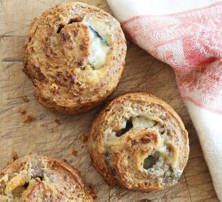 Булочки з рокфором і горіхами