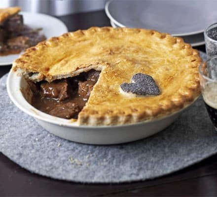 Пирог с говядиной и пивом