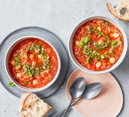 Tomato & pasta soup