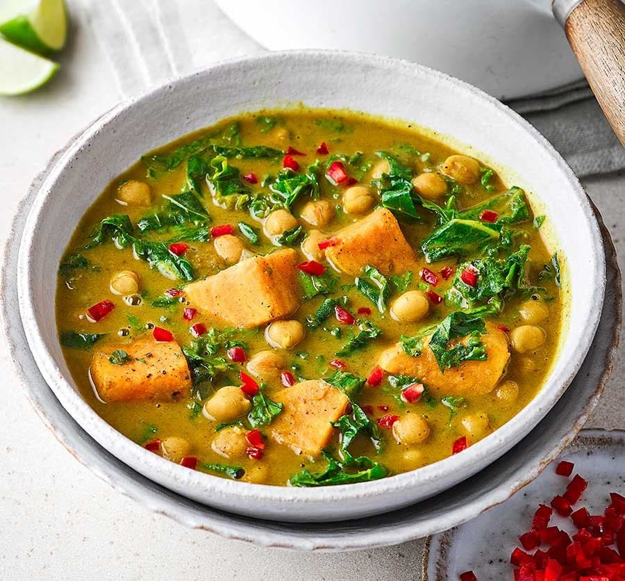 Curried kale & chickpea soup